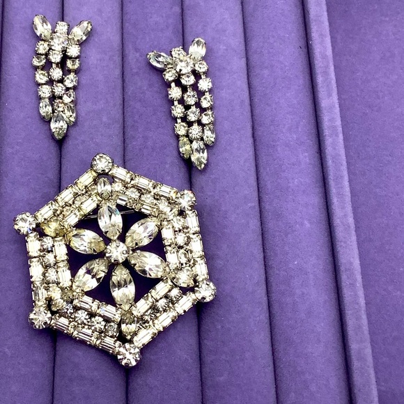 🎄🎄Vintage Rhinestone Brooch and Screw-back earrings Jayflex Sterling - Picture 3 of 4